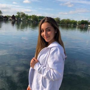 Meet your Posher, Cassandra